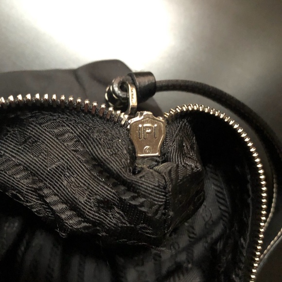 SOLD!! Vintage Prada Tessuto Sirio Handbag - Picture 6 of 8